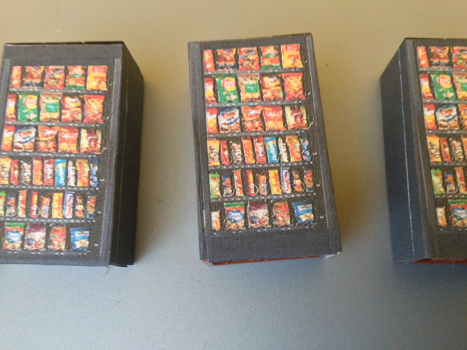 O Scale 1/48 snack vending machine. 4 in set