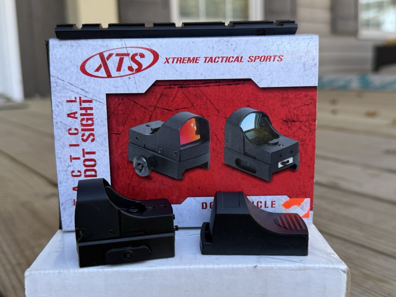 Xtreme Tactical Sports Tactical Red Dot Sight For Rifles With Picatinny Mount
