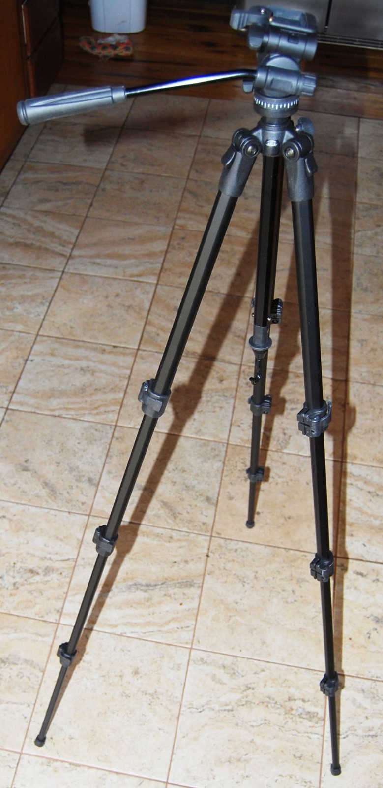 Targus Black Label PROFESSIONAL TRIPOD 60 Inch #TG-P60T with carrying case