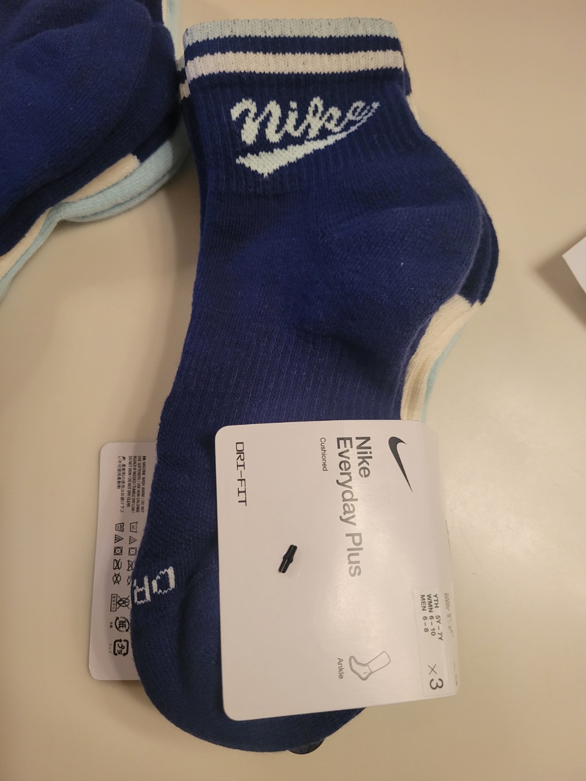 Nike Men's/ Womens 3-Pack Retro Everyday Essential Ankle Socks Medium Asst color