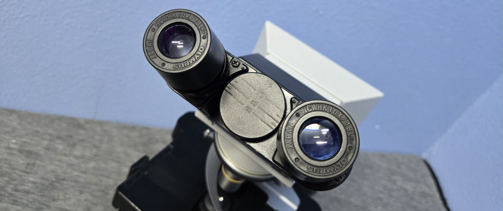 OLYMPUS CH30 CH30RF100 BINOCULAR MICROSCOPE W/OBJECTIVES 4 X 10X 40X (INV08)