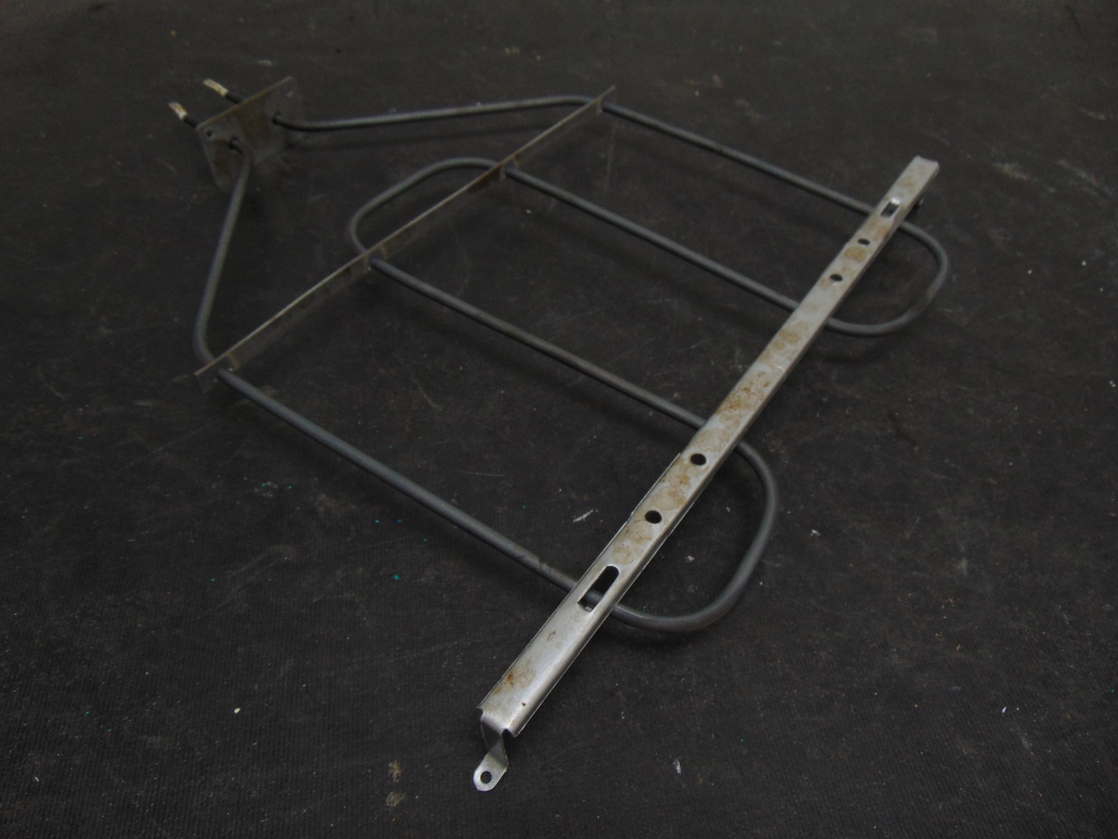 GE Range JBS160DM5BB  Broil Element WB30X46986