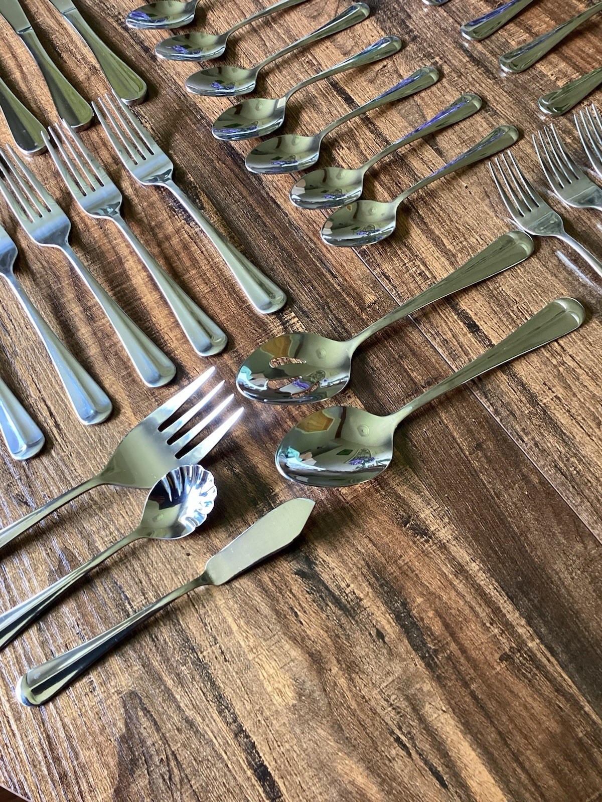 Hampton Silversmiths Stainless China 199 44 Pieces Flatware with Tray