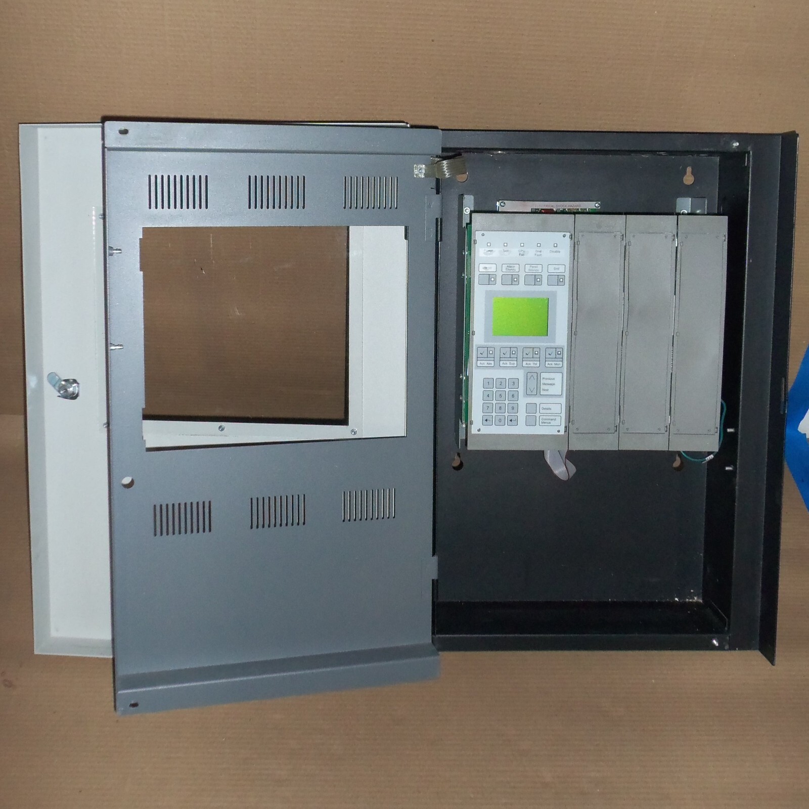 EDWARDS EST3 COMMERCIAL FIRE ALARM SECURITY EMERGENCY PANEL CONTROL UNIT W/ KEY