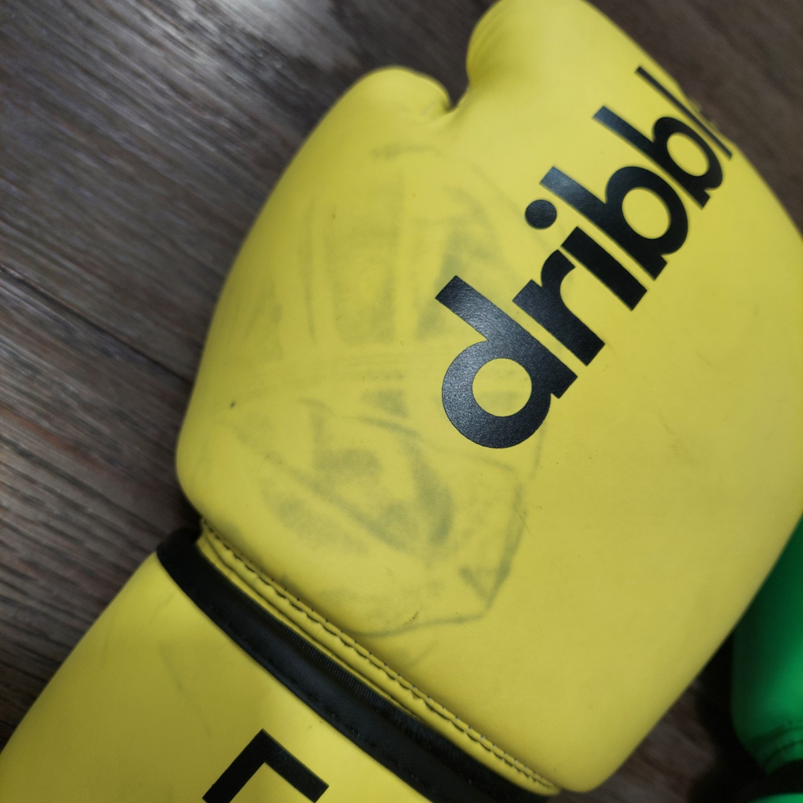 Dribble Up DribbleUp SMART Boxing Gloves Interactive Workout - untested