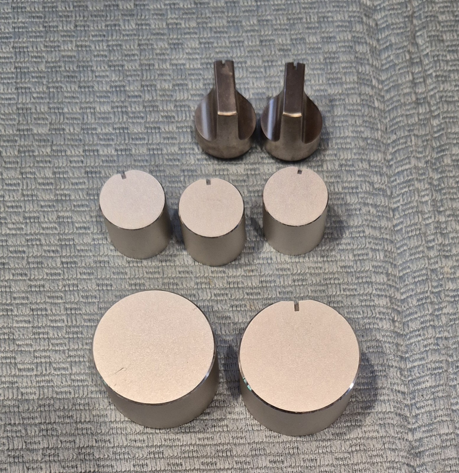 REPLACEMENT PARTS: Hitachi SR-2010 Stereo Receiver Knobs