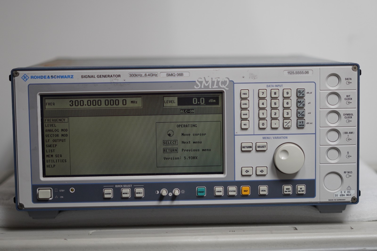 Rohde & Schwarz SMIQ06B Vector Signal Generator 300kHz – 6.4 GHz Opt B9