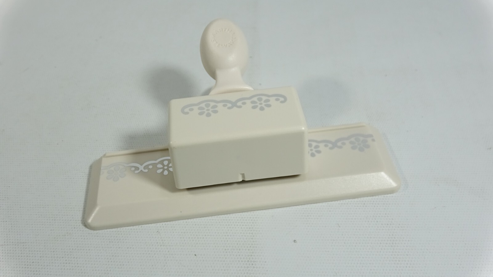 Martha Stewart Scalloped Flower Double Edge Punch
