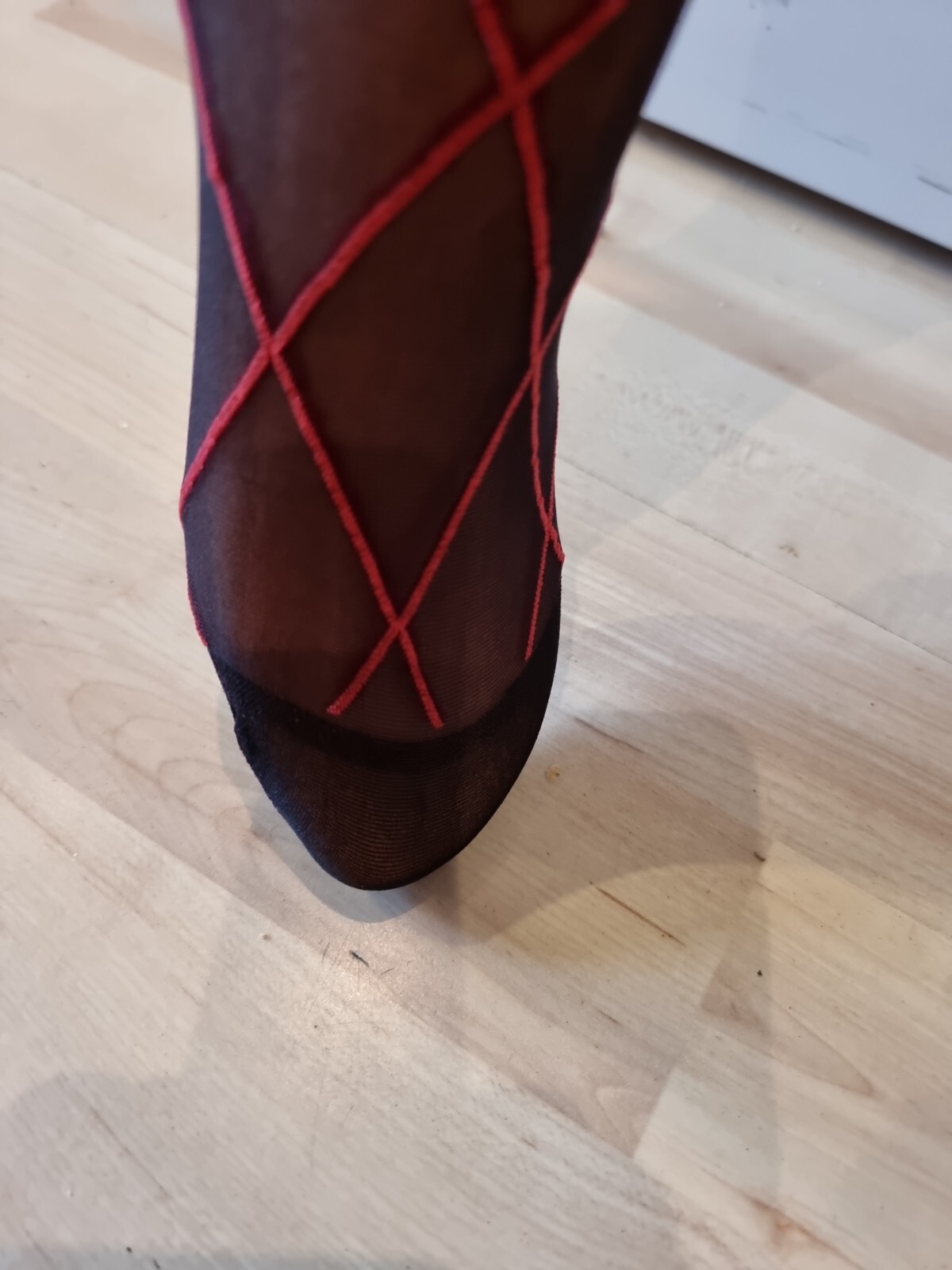 Ladies Black With Red Diamond Pattern Knee High Pop Socks