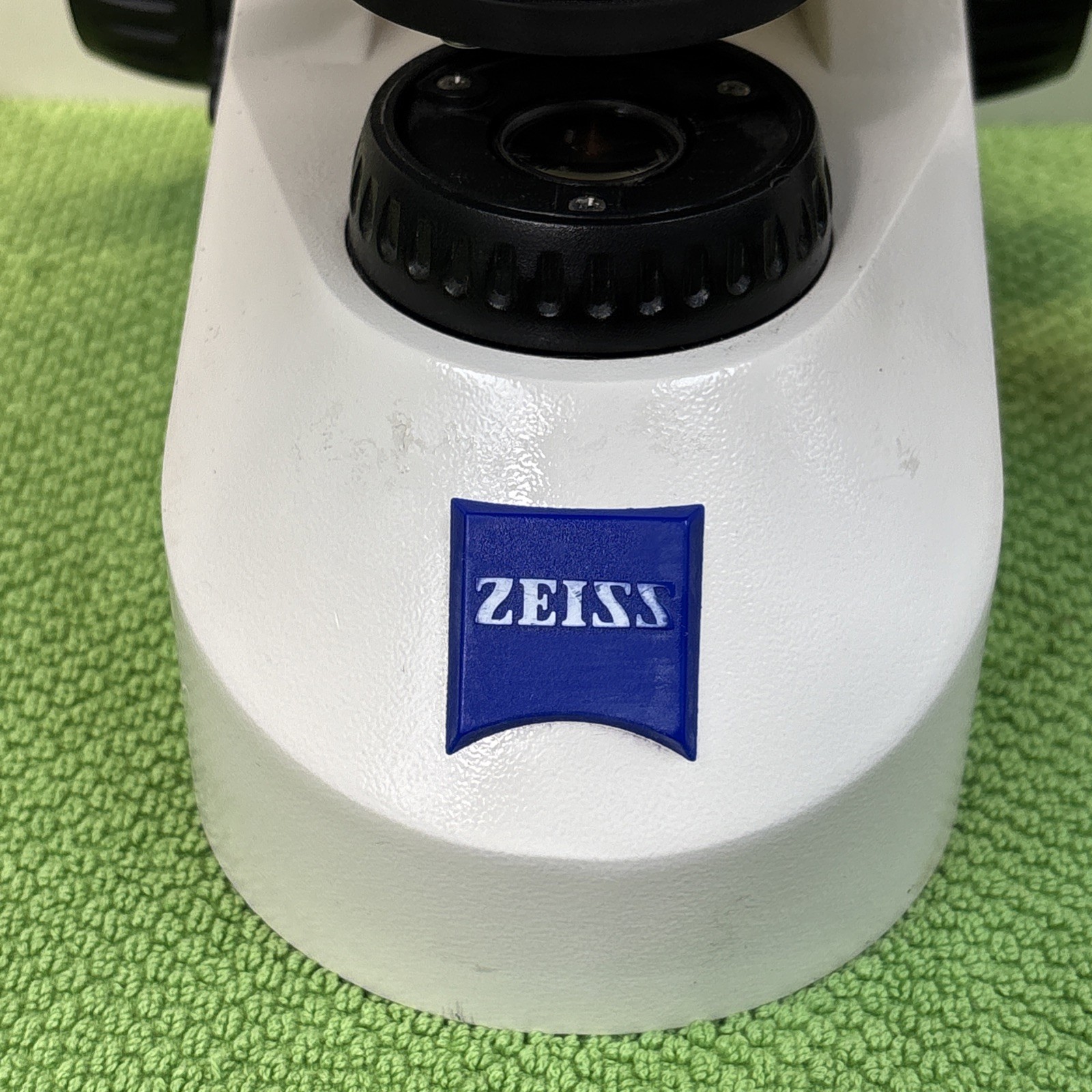 Carl Zeiss Axioskop 2 Plus Trinocular Microscope stage light source objectives