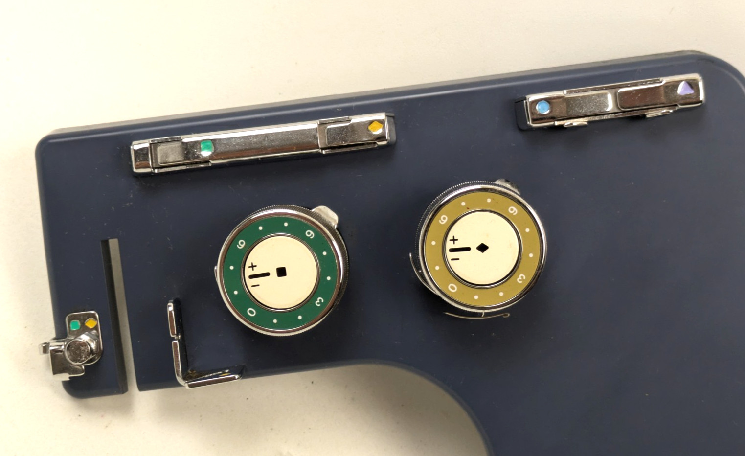 White Superlock 534 Serger Front Panel w/ All 4 Thread Tensioners Dials Guides