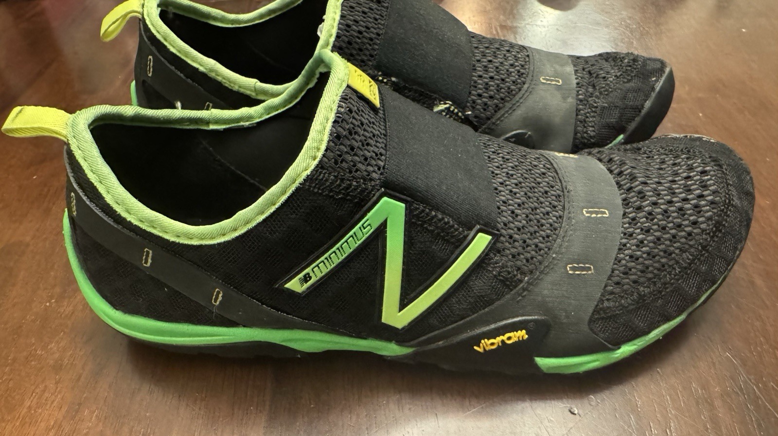 Rare NB Minimus MT10SO Men's Running Shoes Black/Green Vibram US 9.5 Slip-Ons