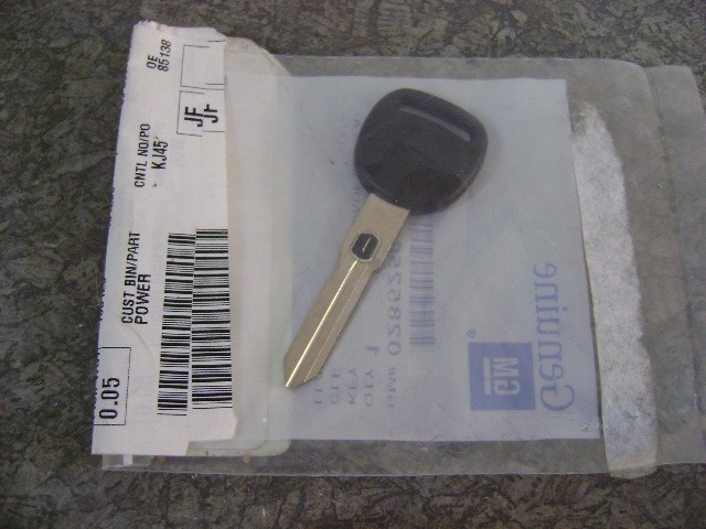 02852566  2852566  Genuine GM OEM Door Lock and Ignition Key  NEW  Free Shipping