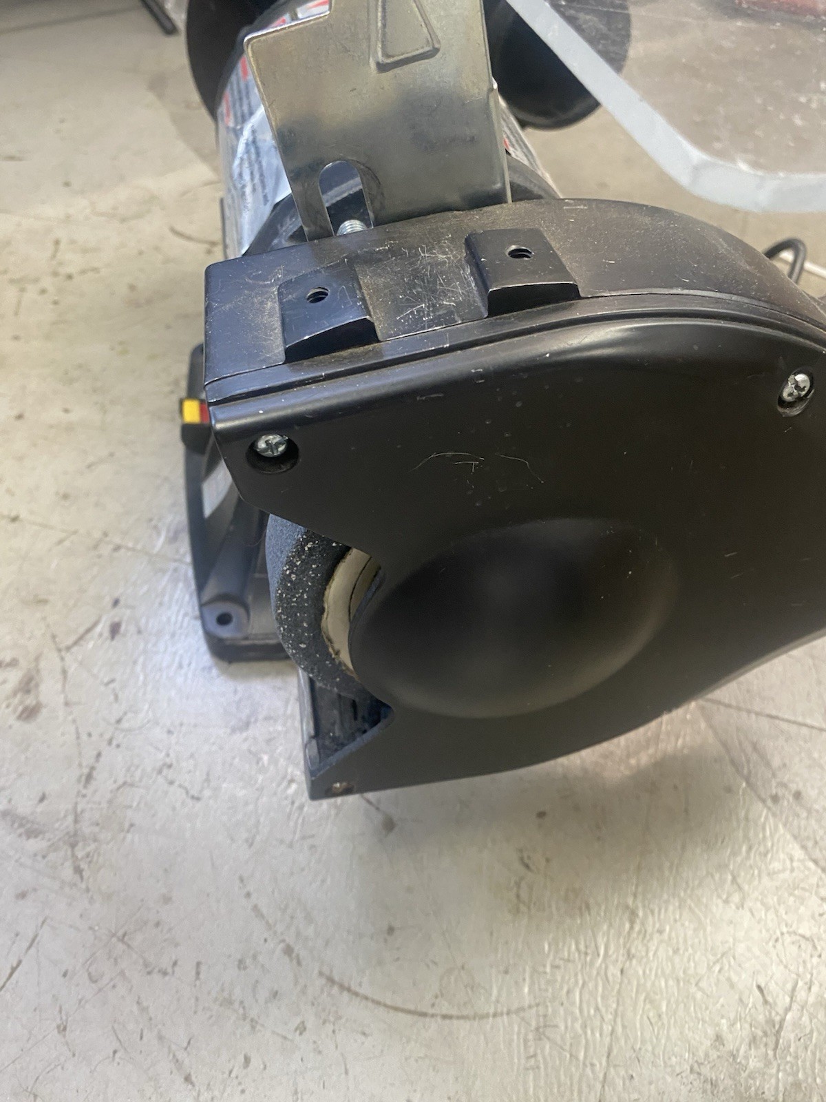 Dayton 7 Bench Grinder 1/2