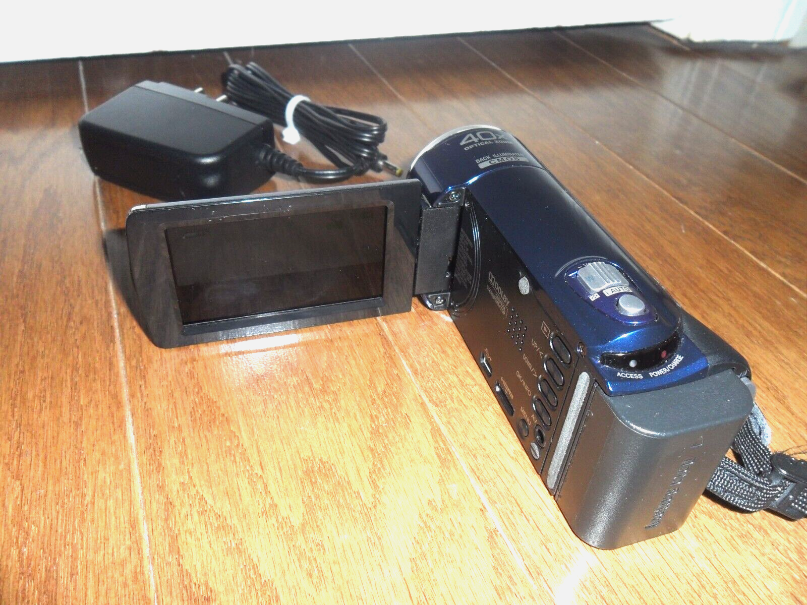 JVC Everio GZ-E10AU Full HD- 40x Optical Zoom- Image Stabilization