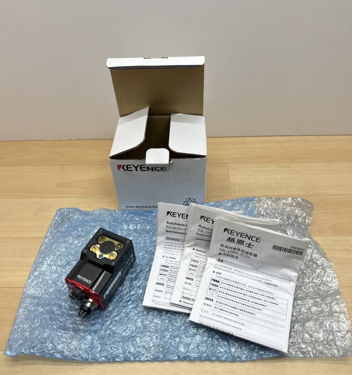 Keyence SR-1000 Automatic Focus Code Reader New Japan JP