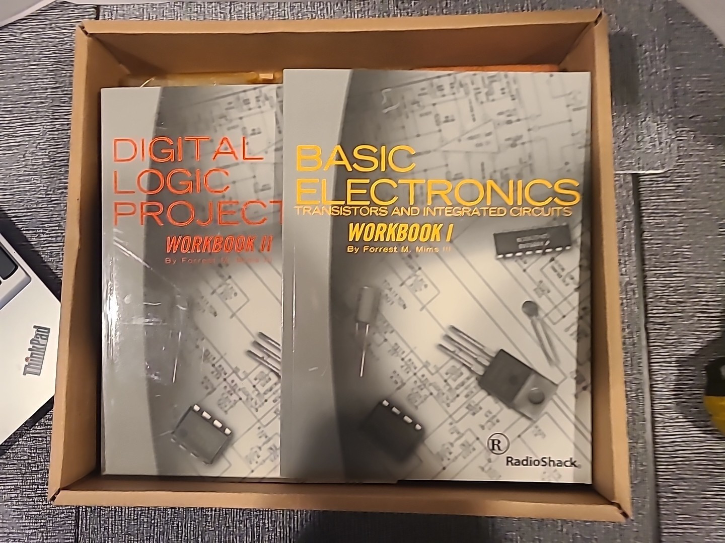 RadioShack Electronics Learning Lab Model 28-280 With Two Workbooks