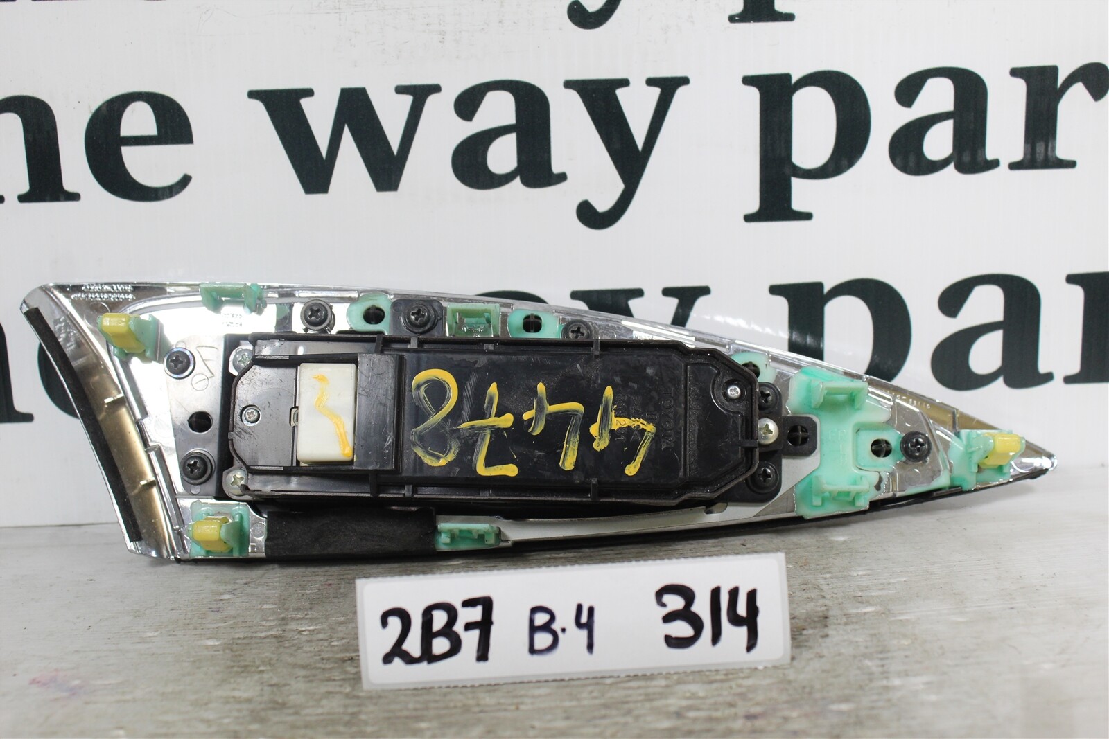 8404033070 Lexus ES350 2011 Left Driver Side Front Door Window Switch 314 2B7 B4