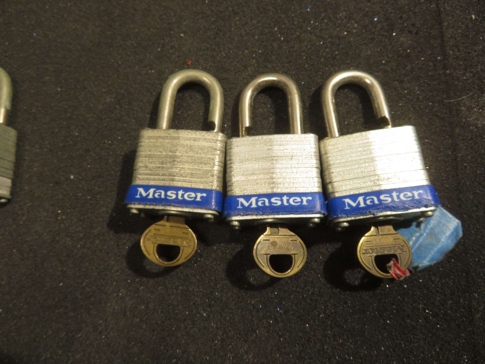 3 Master Locks - Outdoor Keyed Alike Padlock 2-in Wide x 1 1/2 in Shackle