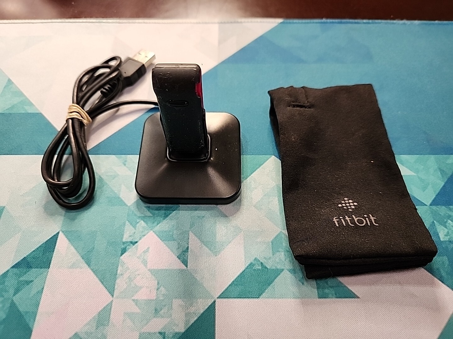 Fitbit Wireless Personal Trainer Model F004 with Fitbit Bag + USB Charging Dock