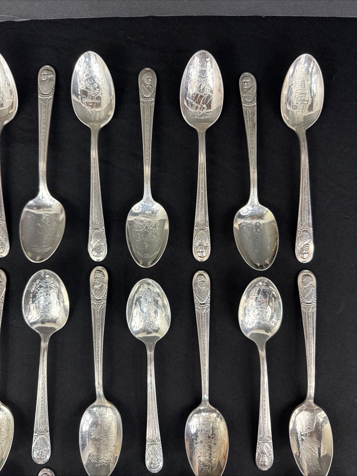 WM Rogers 30 Piece Silverplate Presidential Spoon Set