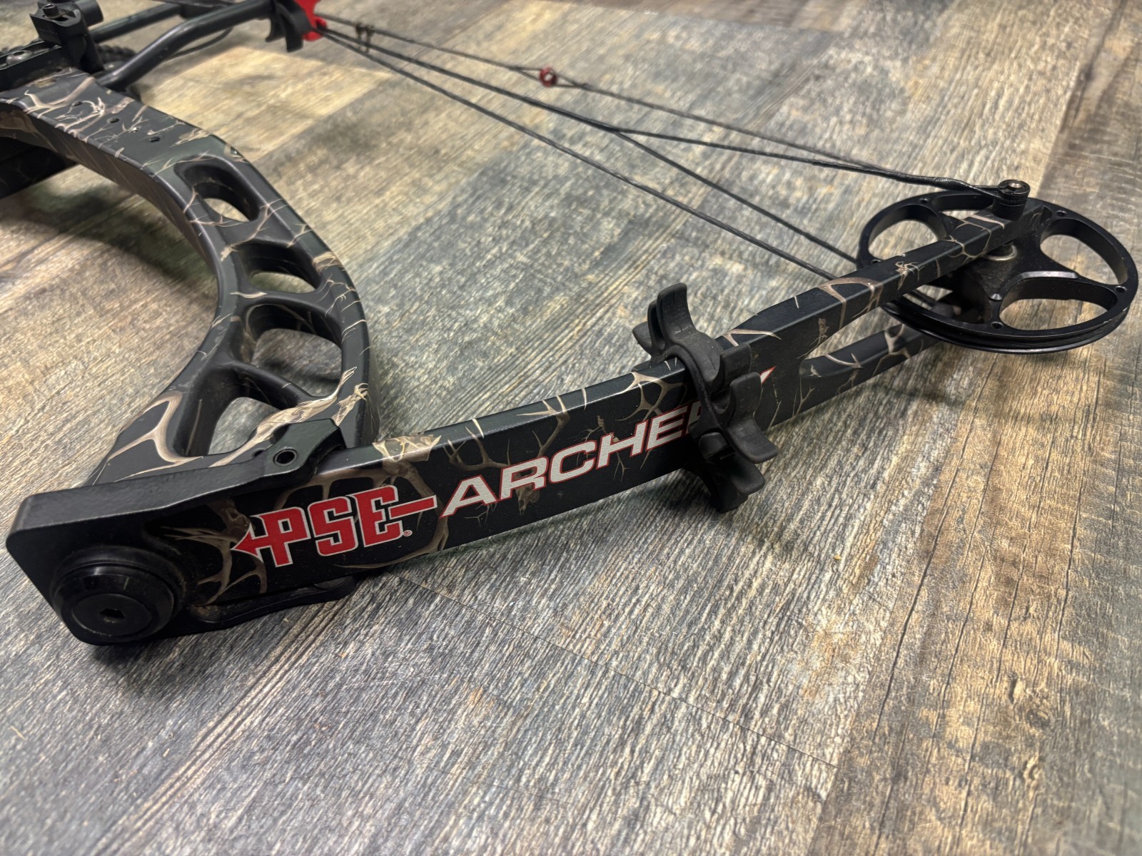 PSE Stinger 3G skull works camo compound bow, 28” draw, #50 pull. FREE S&H!