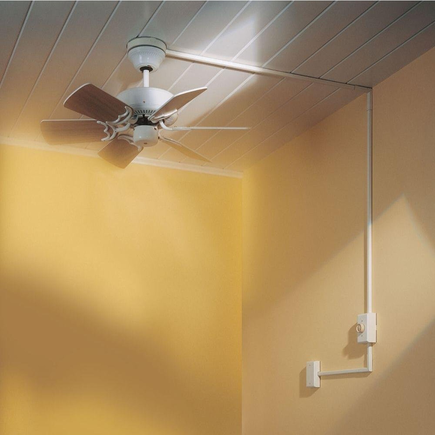 Wiremold BW35 Legrand, Extra Deep Box, White