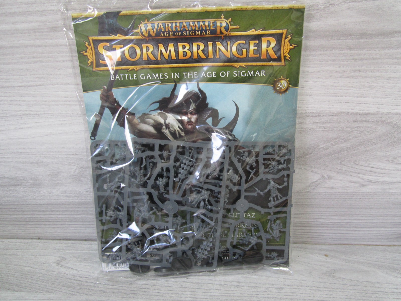 WARHAMMER AGE OF SIGMAR STORMBRINGER ISSUE 30 WITH 10 HOBGROT SLITTAZ BRAND NEW