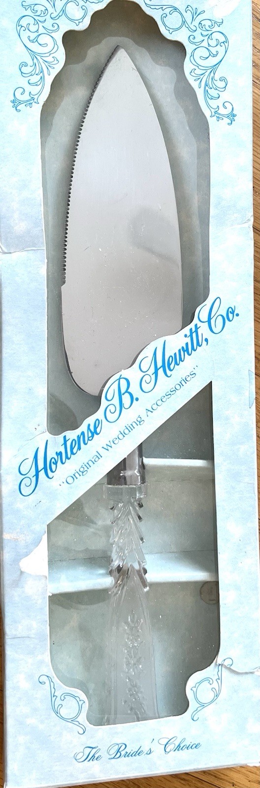 Vintage Hortense B. Hewitt Co. Lead Crystal handle cake server New original box
