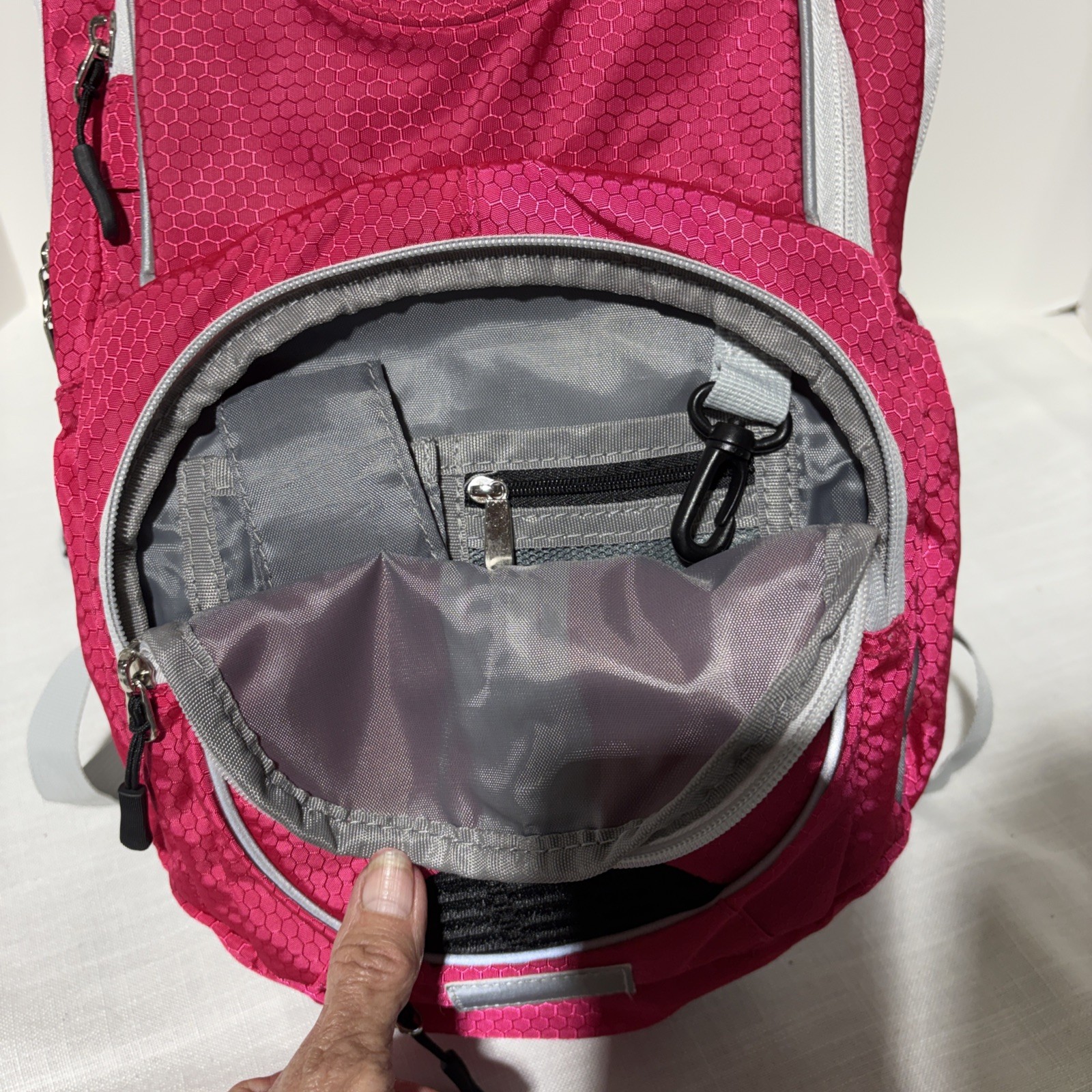 15 Inches Lightweight Hiking Backpac. Reflective Strips And Padded Straps