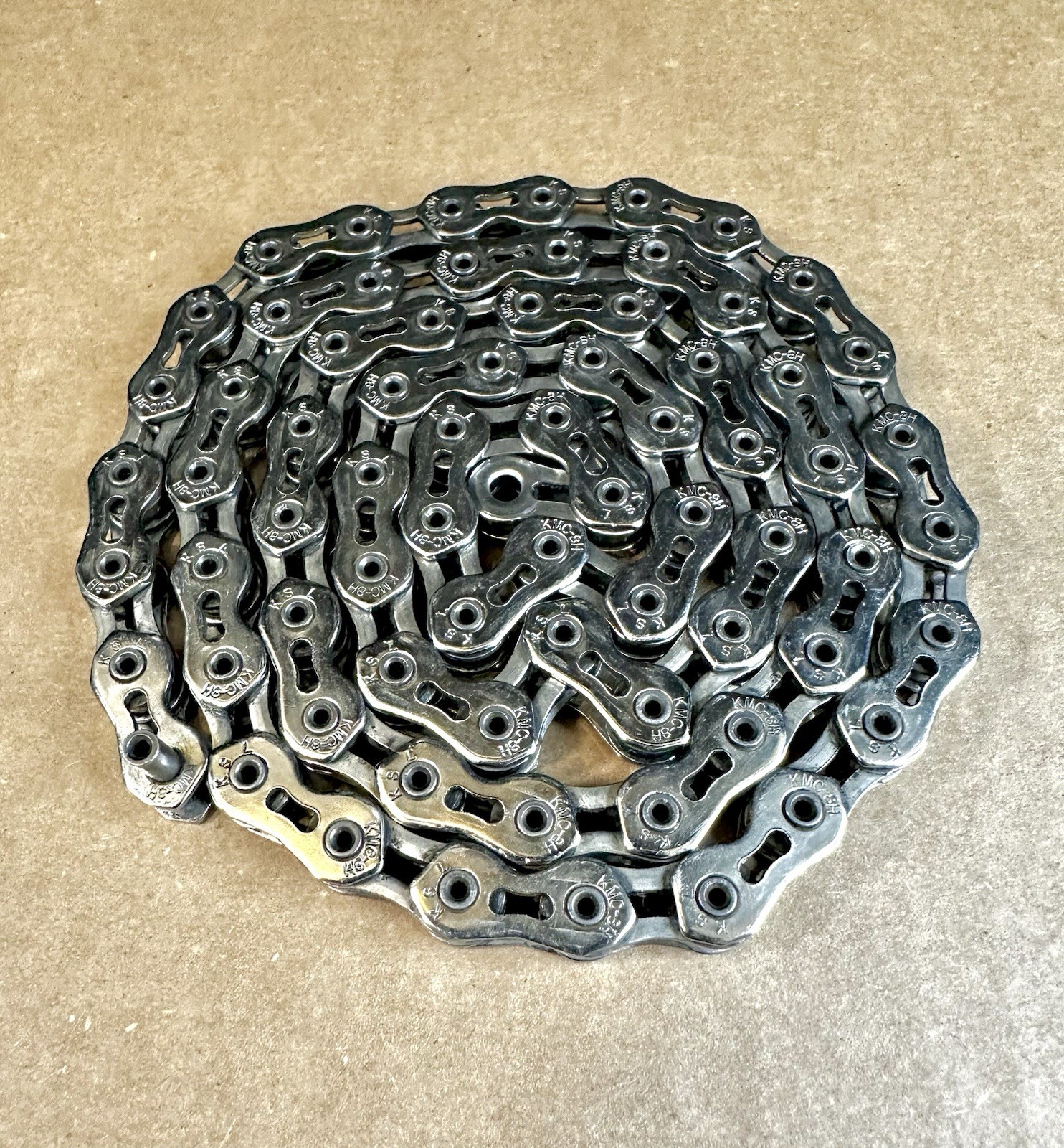 Classic Era BMX KMC Super Light Hollow Chain 8H KSL - 1/2” x 1/8”