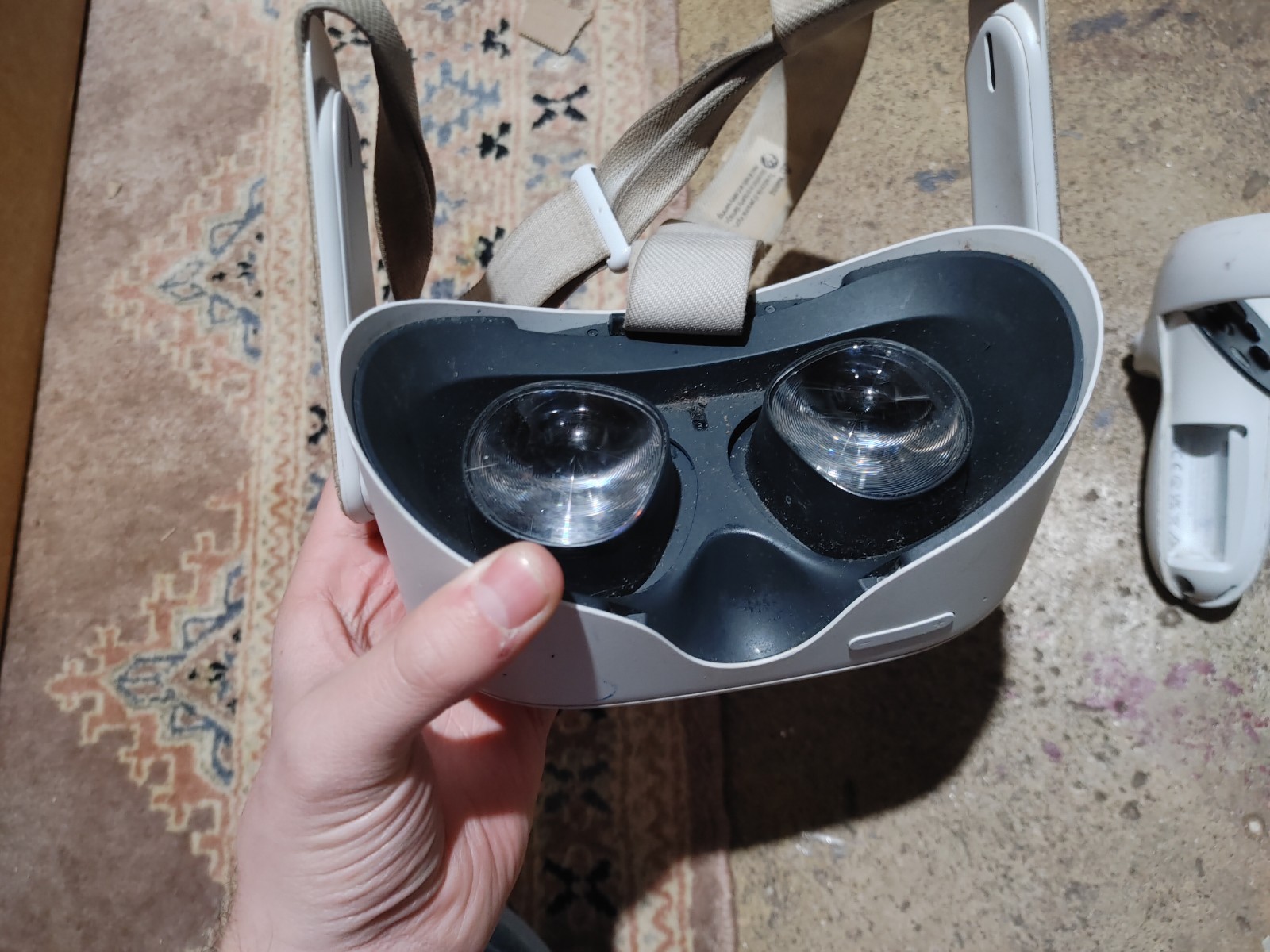 BROKEN Oculus Meta Quest 2 Headset And Controllers