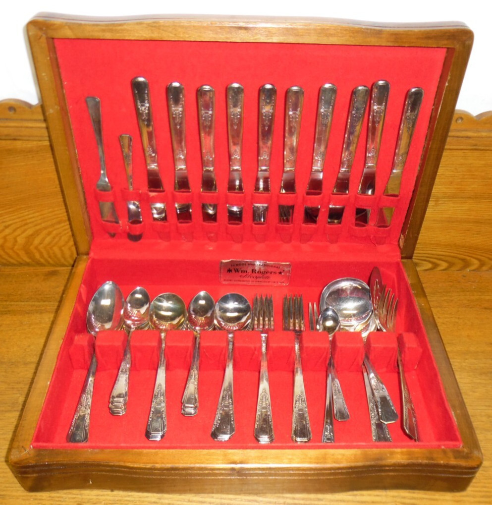 52 Pc Oneida Flatware Set - Debonair 1938