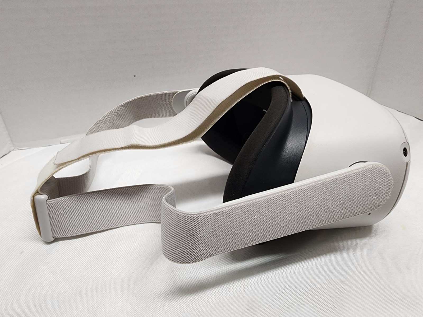 Tested Working Oculus Quest 2 64GB All-in-one VR Headset - White Headset ONLY