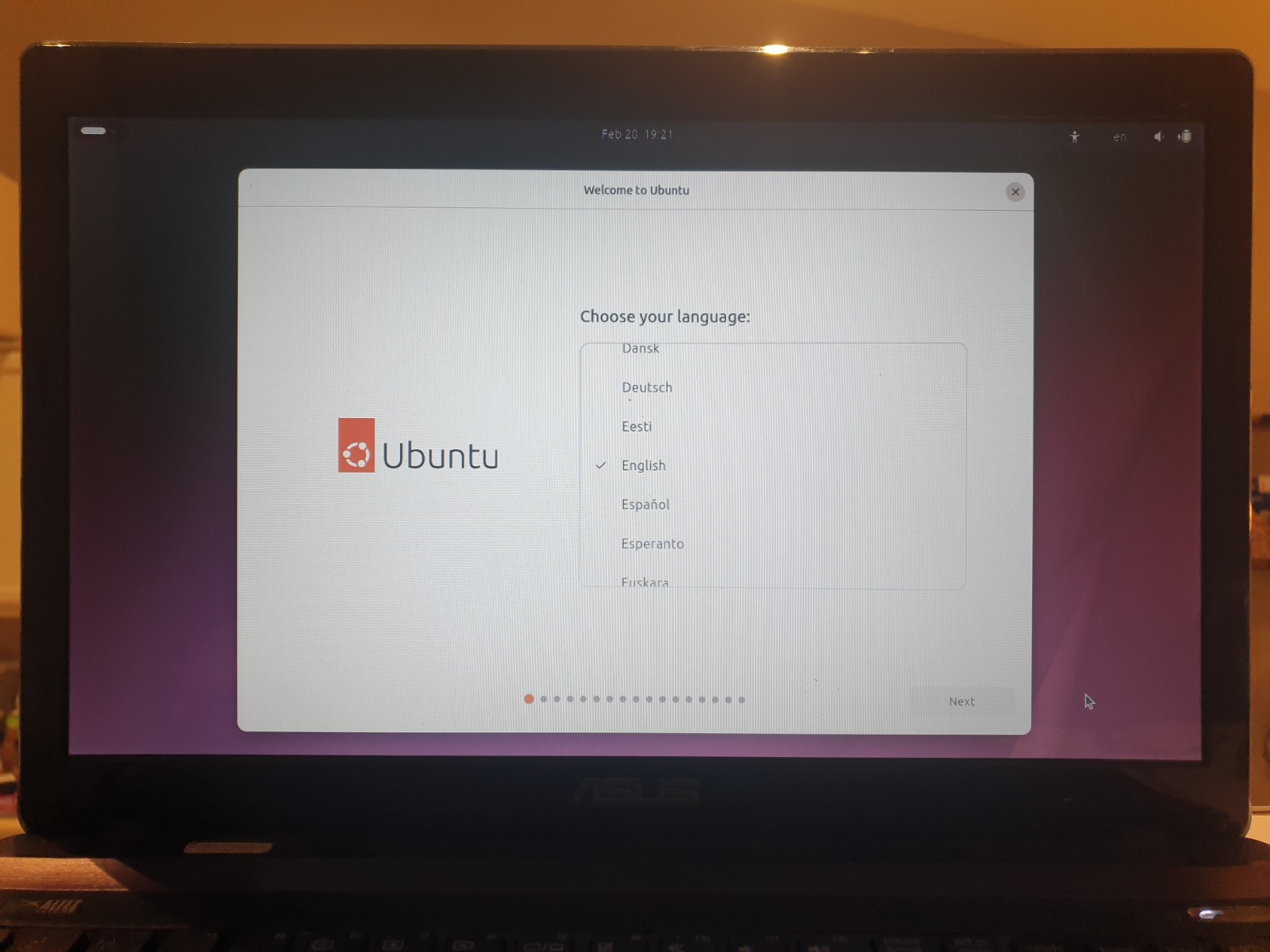 Linux Ubuntu 25.10, 64-bit, Bootable Live and Install USB Flash Drive