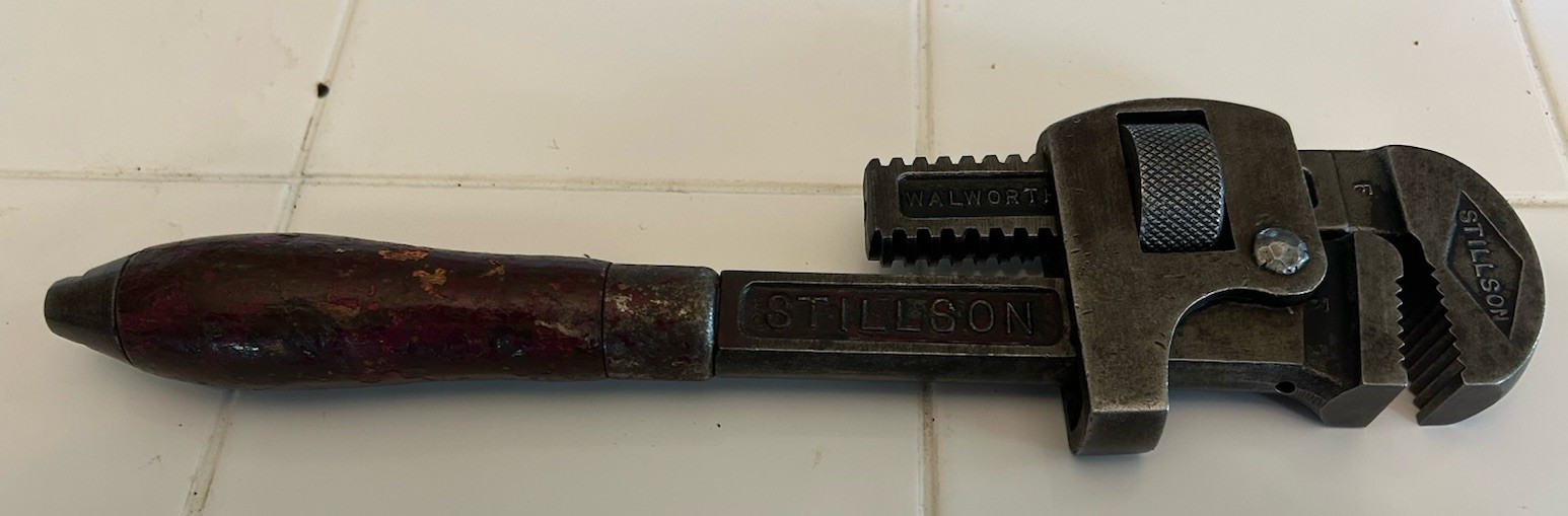 STILLSON WALWORTH MFG CO. 14" ADJUSTABLE PIPE WRENCH WITH WOOD HANDLE - VINTAGE