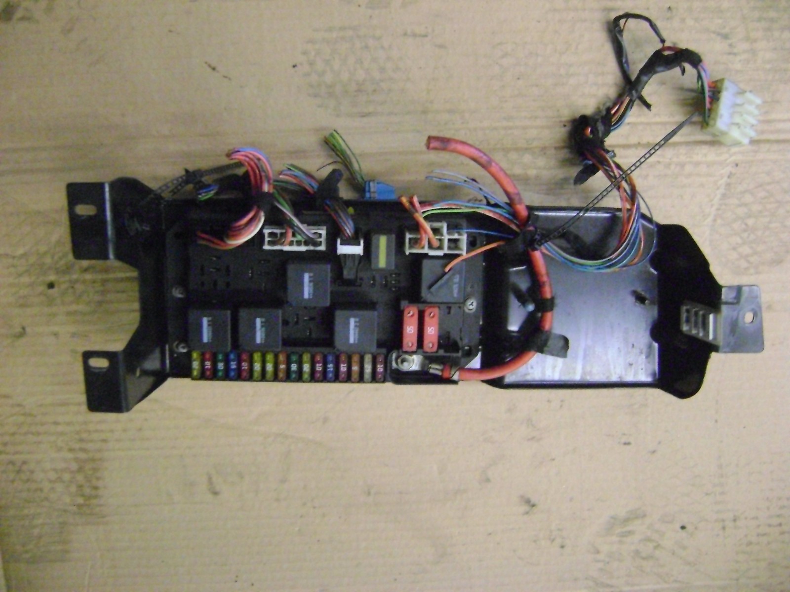 03 04 05 Range Rover L322 Rear Fuse Box Assembly OEM 4.4 YQE000351 HSE b41