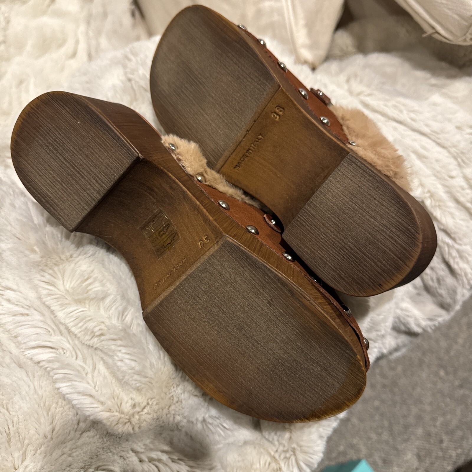 275 CENTAL SUEDE CLOGS SIZE 38