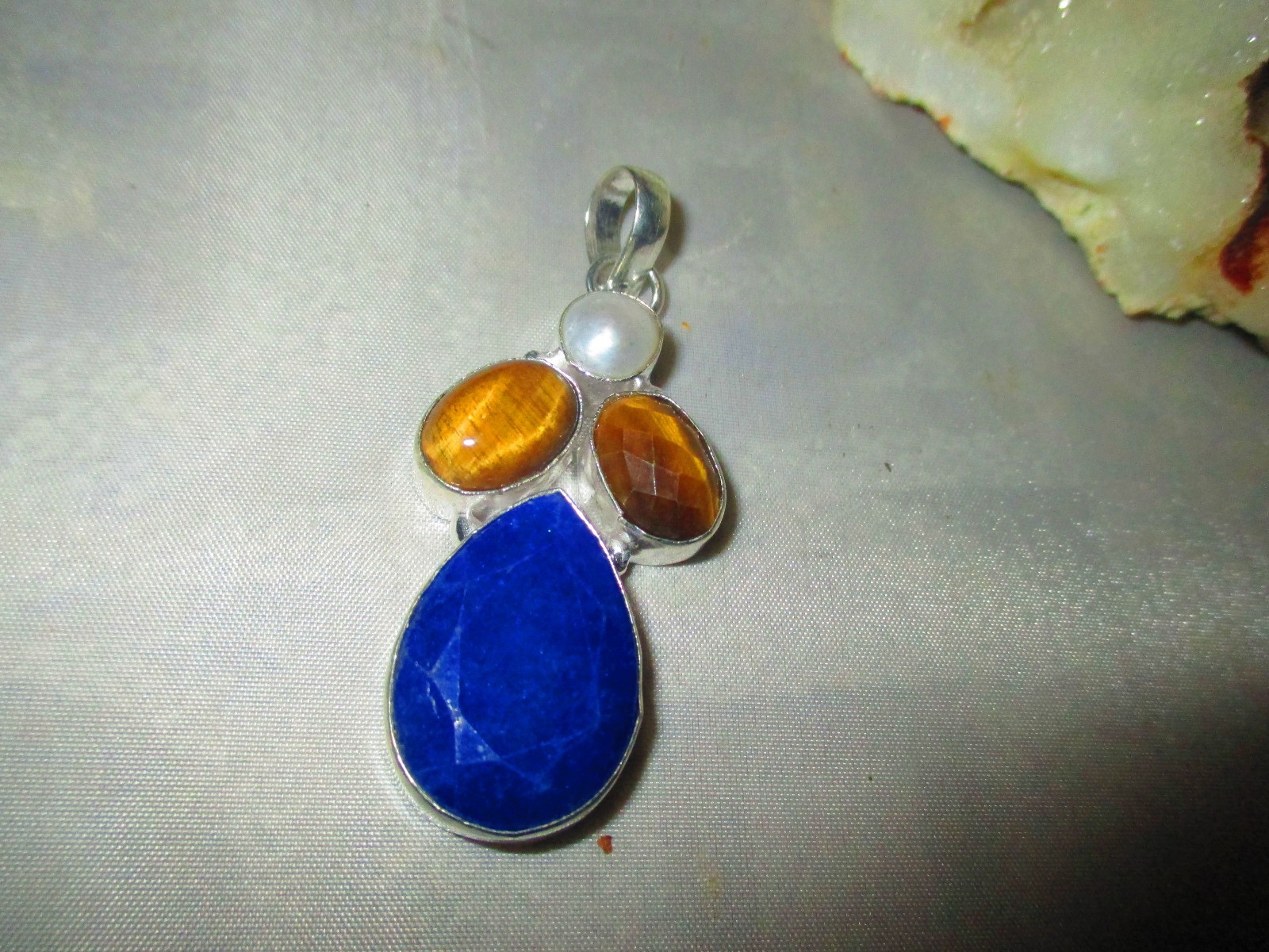 BEAUTIFUL NEW SAPPHIRE TIGER EYE & RIVER PEARL GEMSTONE PENDANT 2 JEWELRY GIFT