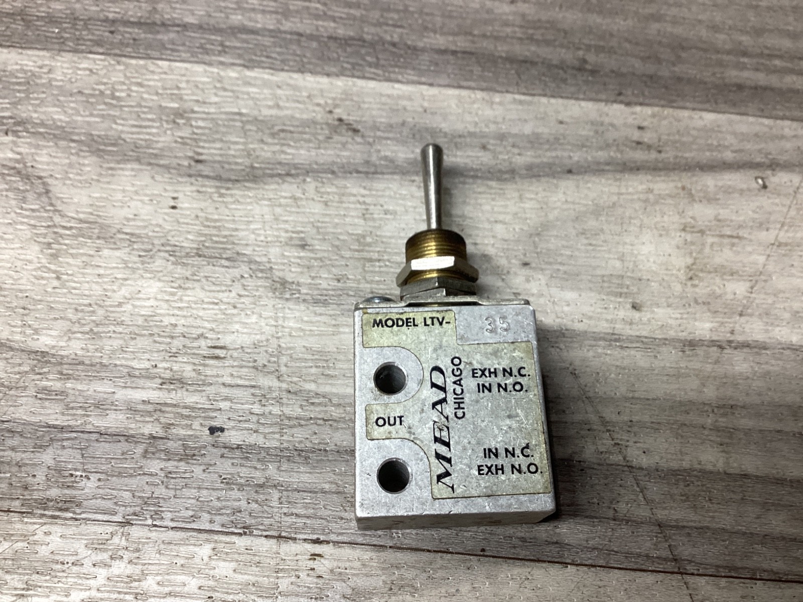 Mead LTV-35 LTV Series Pneumatic Toggle Valve 5-Way 2-Pos 1/8" NPT #118N139