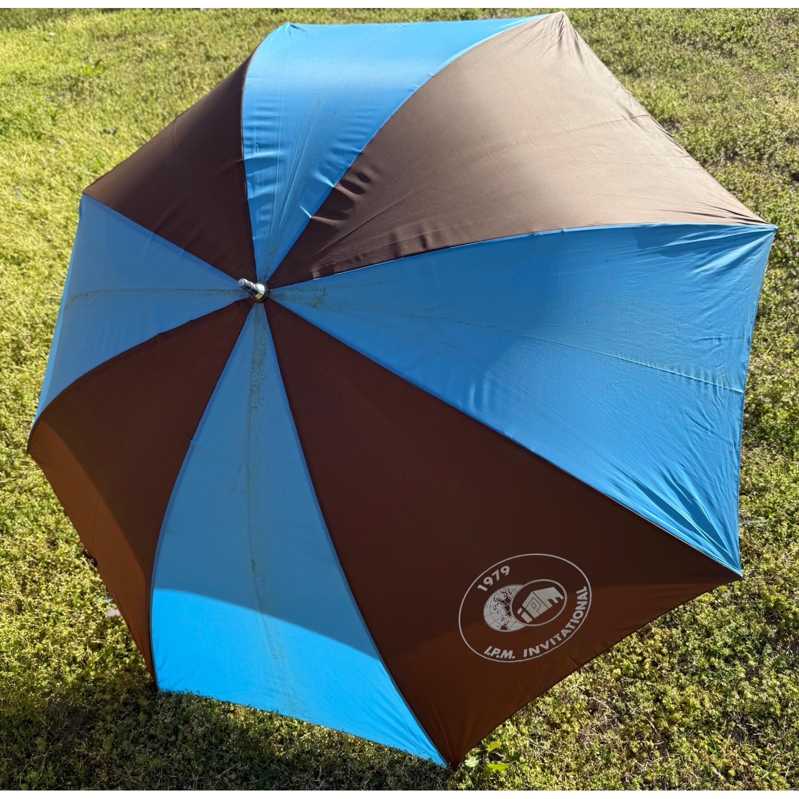 Vintage Ben Hogan 1979 IPM Invitational Golf Umbrella Brown Blue Maas Jordan