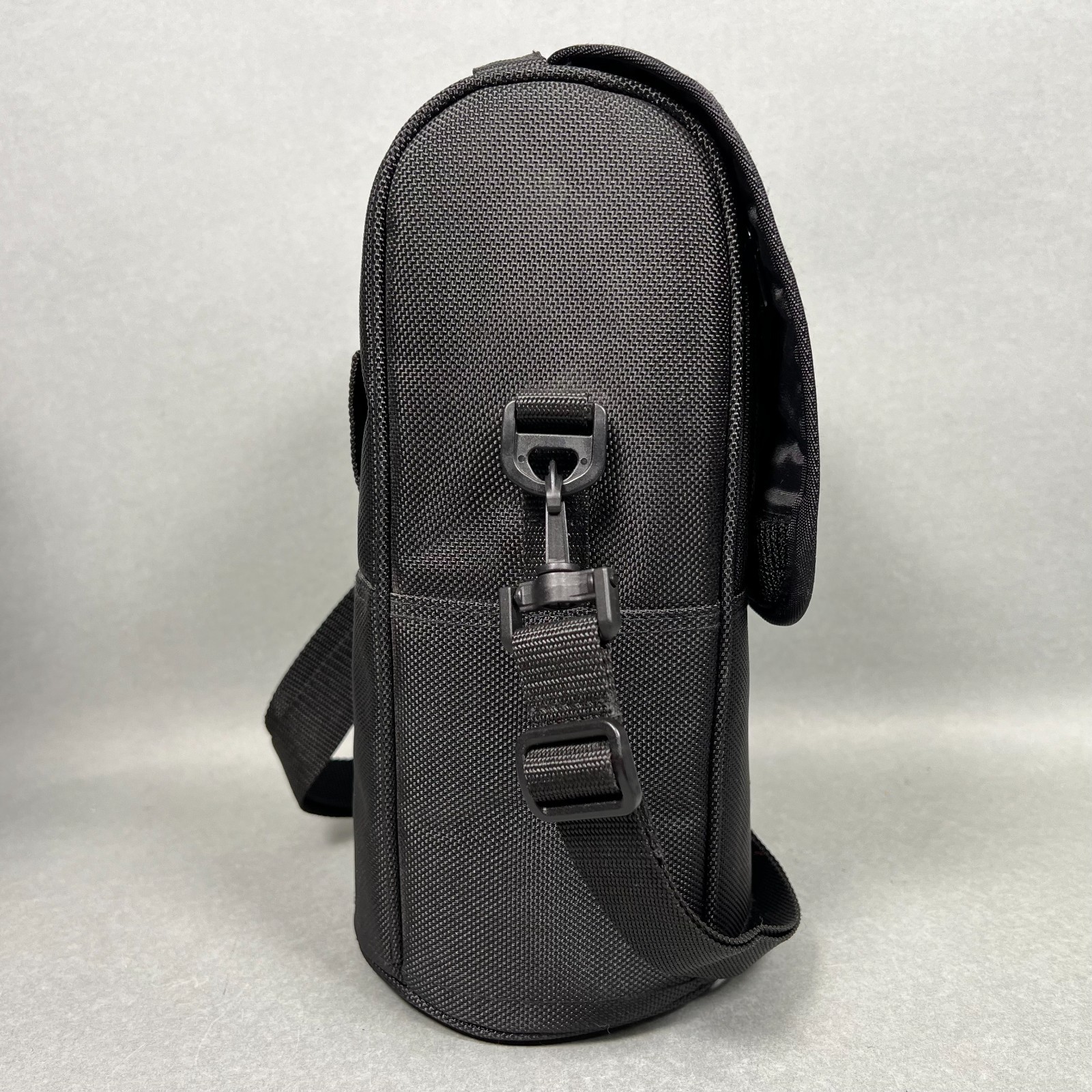 Nikon CL-M2 Lens Case For 300mm f/4.0D ED-IF AF and 70-200 f/2.8 w/ Strap NICE