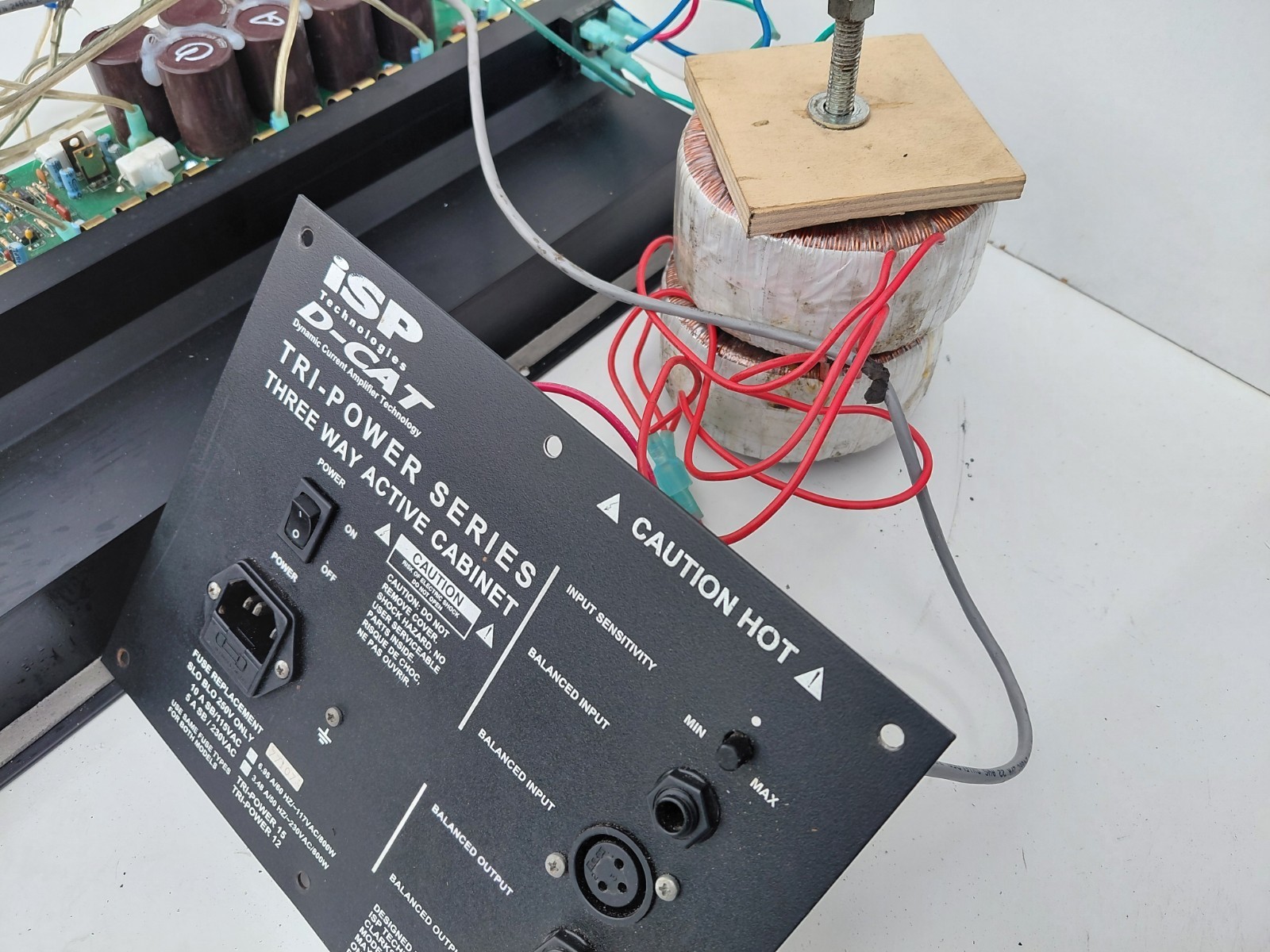 Isp D Cat 600 watts RMS active 3-way floor Module Amplifier