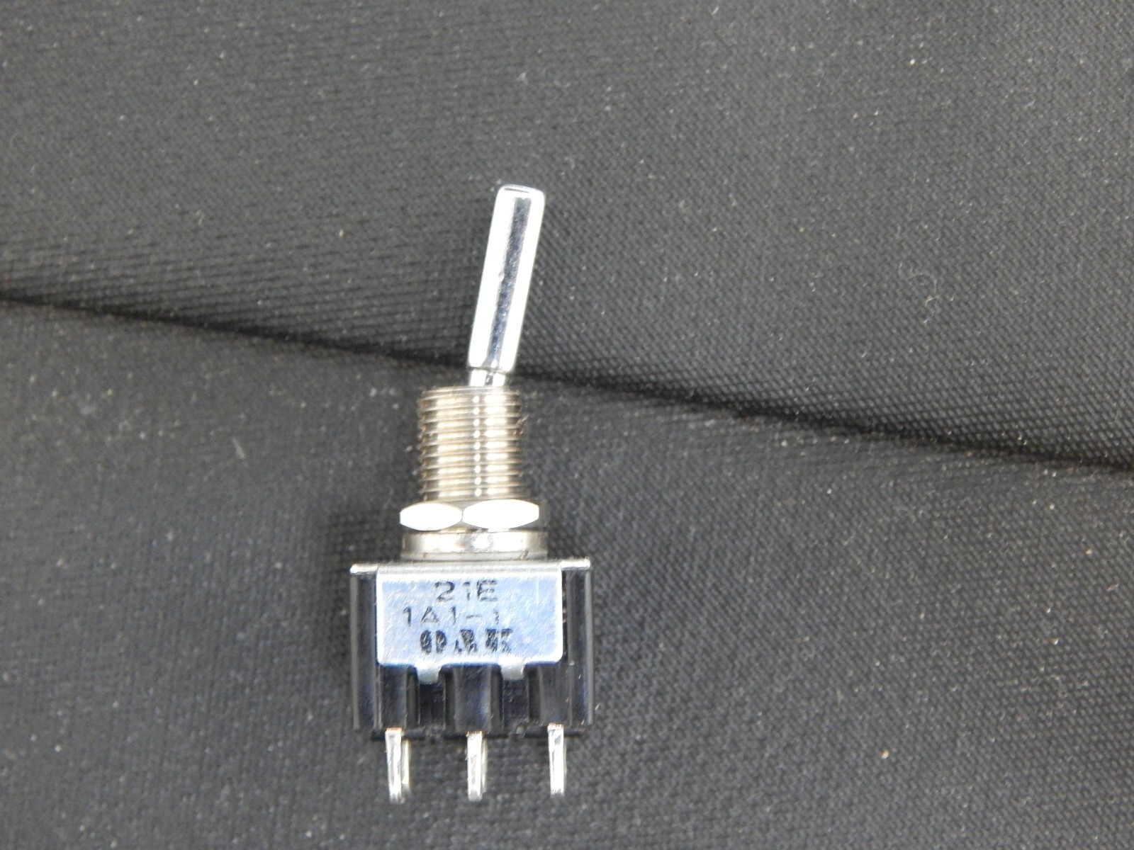 OAK 21E-1A1-1 TOGGLE SWITCH ON-ON 6A 125V - USA SELLER FAST SHIPPING