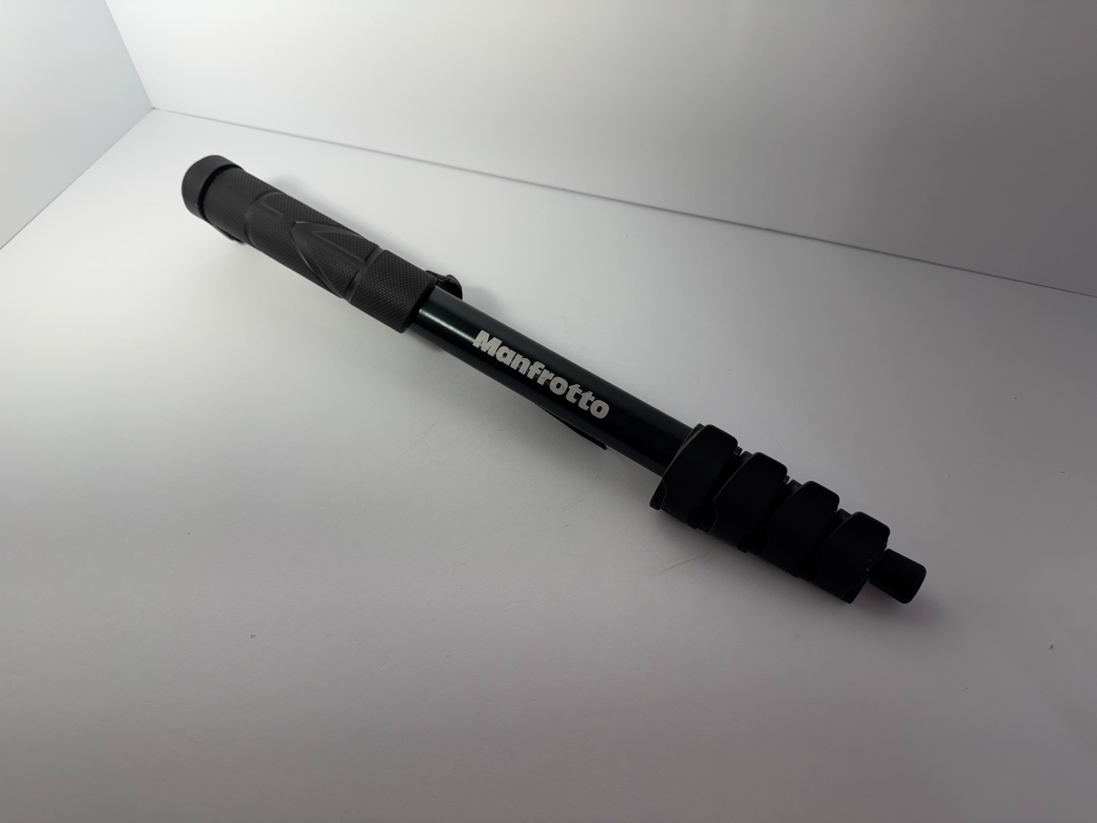 Manfrotto Compact Monopod MMCOMPACT-BK Headless 57.3in Max 3.3lb
