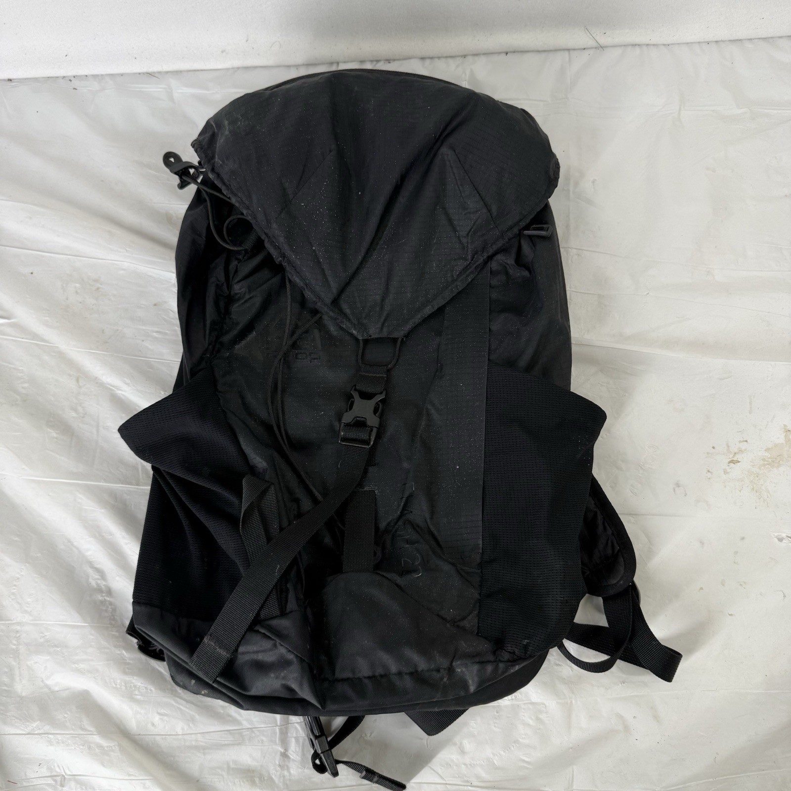 E1 REI Co-op Flash 22L Ultralight Hiking Daypack Backpack Black