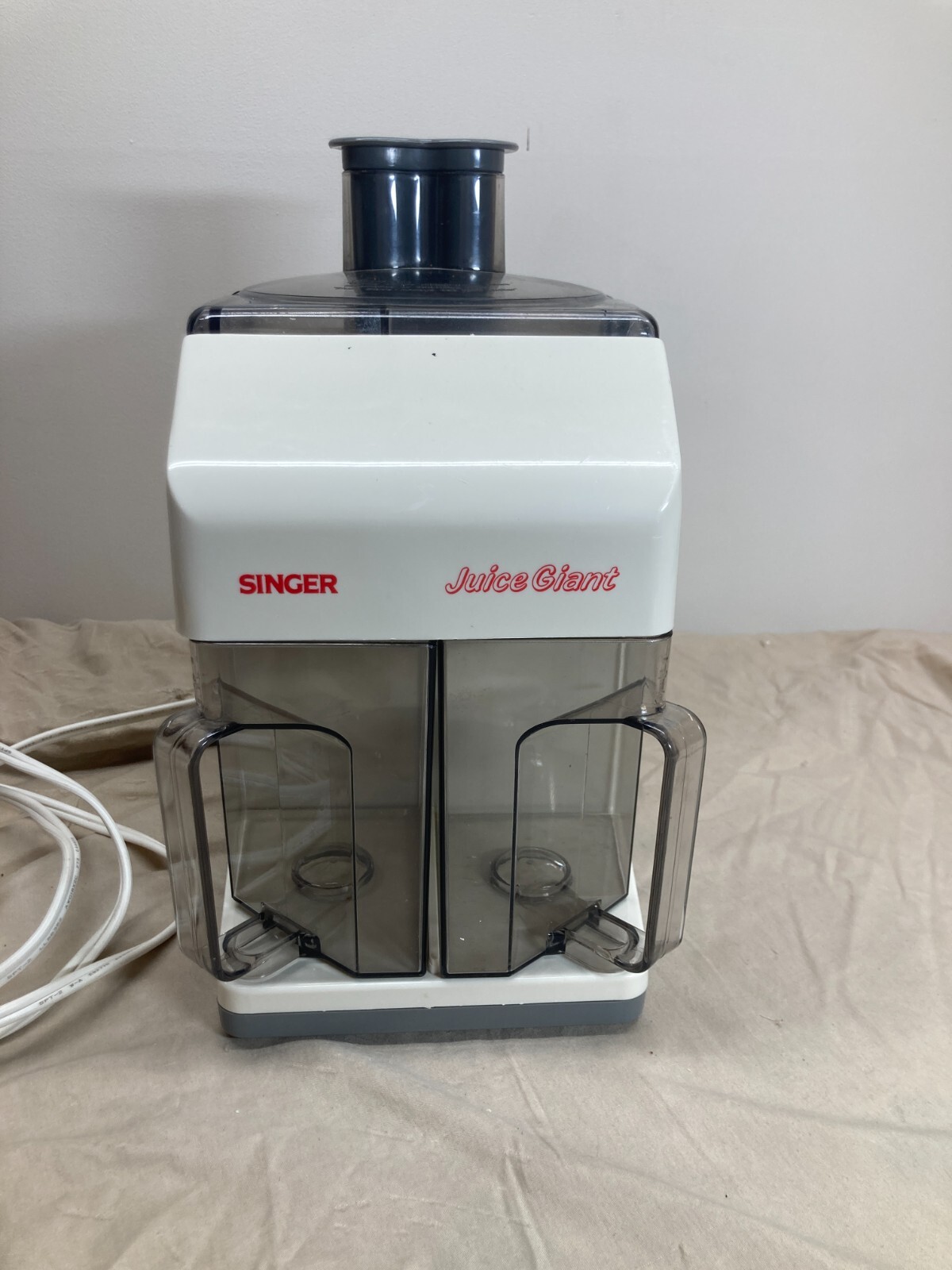 SINGER 'JUICE GIANT' Model #774 Fruit & Vegetable Juice Extractor Juicer