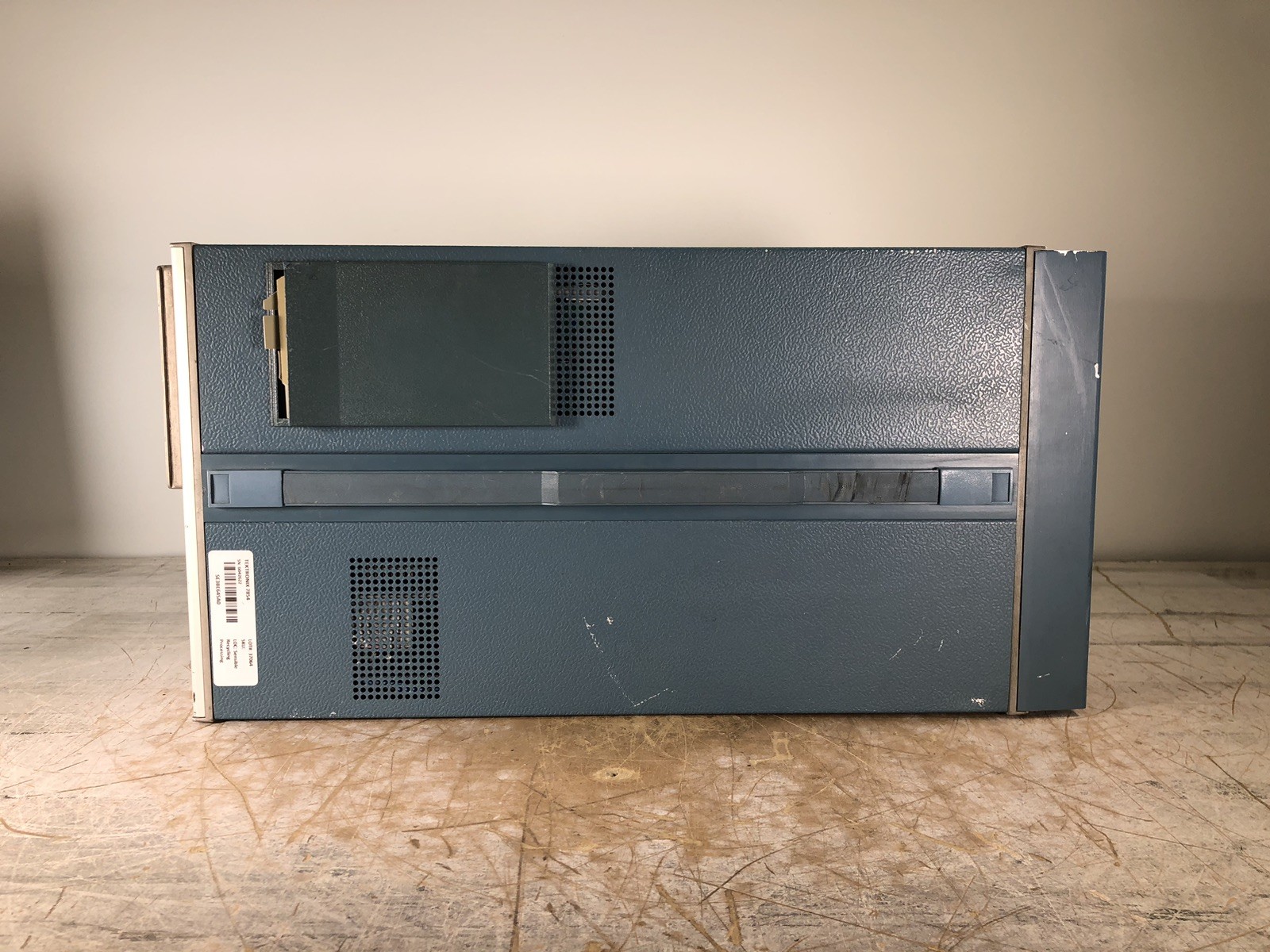 TEKTRONIX 7854 WAVEFORM PROCESSING OSCILLOSCOPE - (POWER TESTED)