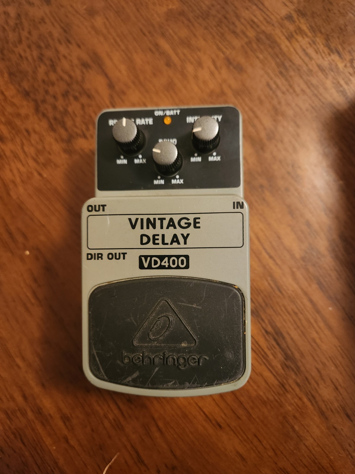 Behringer VD400 Vintage Delay Effects Pedal