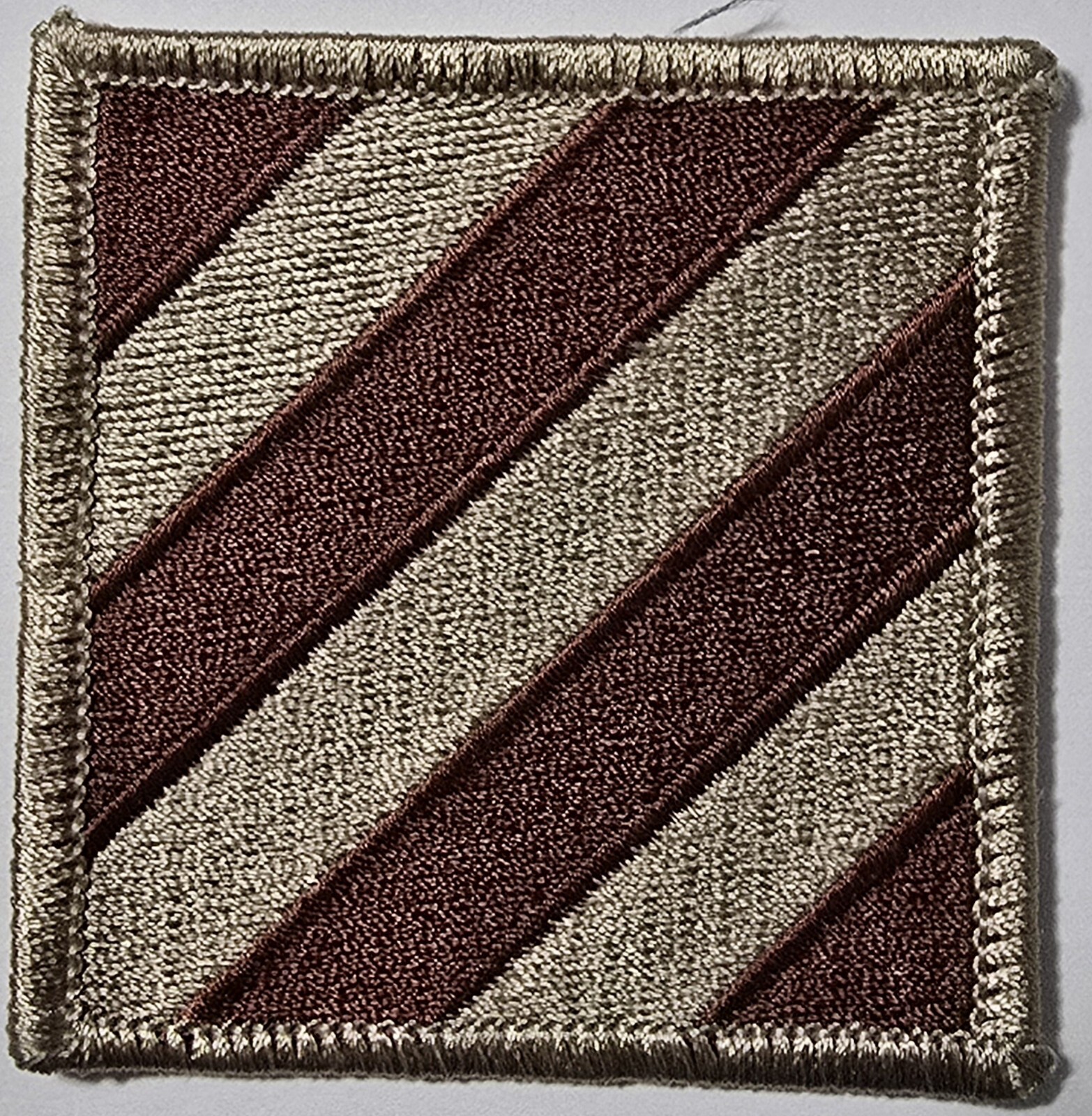 US ARMY INSIGNIA - 3rd INFANTRY DIVISION - (3d ID) DESERT PATCH MILITARY NOS NEW